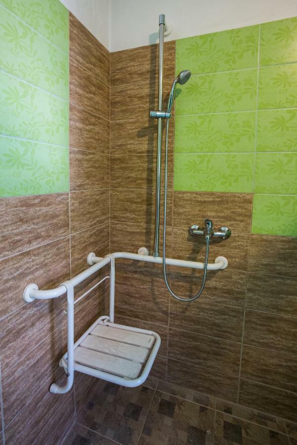 Camere De Inchiriat Hatuica Exterior foto